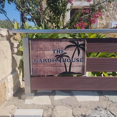 Апартаменты The Garden House *